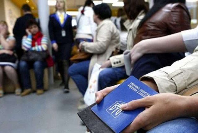 Заробитчан обязали платить налоги в бюджет Украины