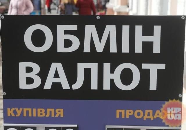 Весенняя аномалия: почему дорожает доллар