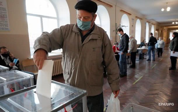 Состав местных советов в Украине обновился на 70% после выборов