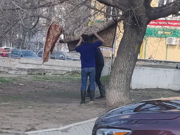 В Херсоне на территории культового памятника устроили "филиал" автомойки