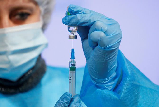 Можно ли уколоться разными вакцинами: 10 важных вопросов о прививках