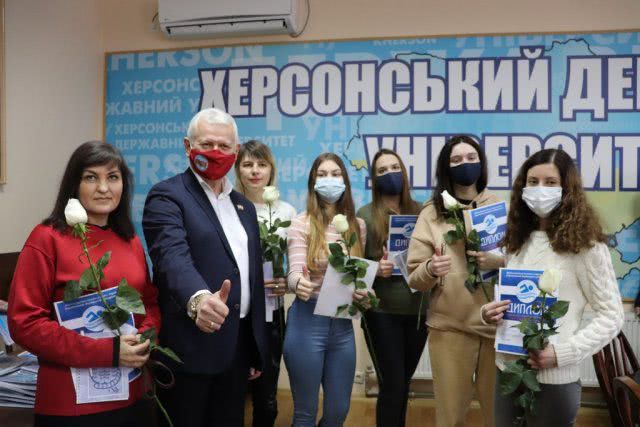 В бассейне ХГУ херсонские журналисты "сдавали зачет" по плаванию