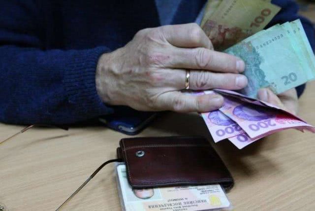 Украинцы могут получать пенсию от 10 тыс. грн: как и от чего зависит выплата