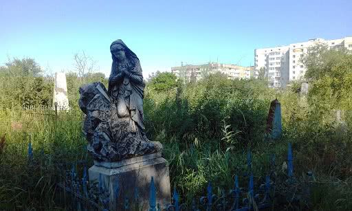 К сбору денег на восстановление Мемориального кладбища в Херсоне управление культуры отношения не имеет