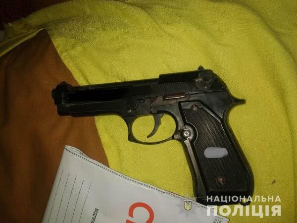 Полицейские Скадовского района изъяли у местного жителя наркотическое вещество и оружие