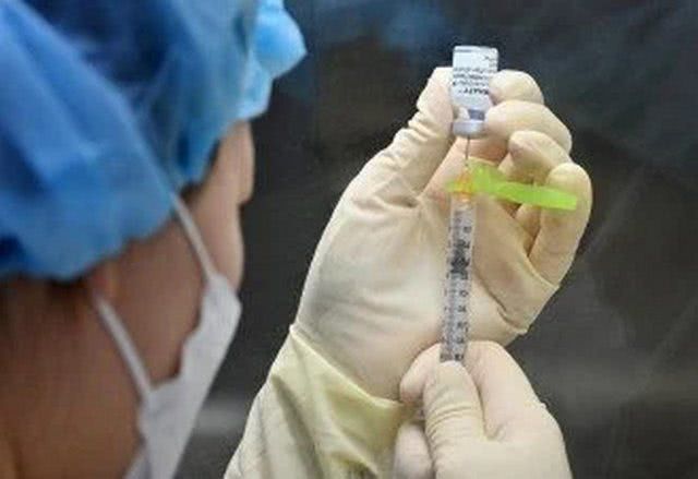 В Минздраве перечислили побочные эффекты от вакцины CoronaVac