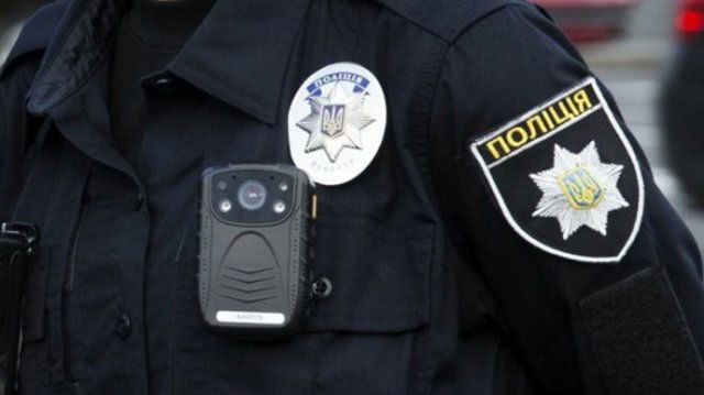 Херсонскую патрульную полицейскую наказали за совместительство