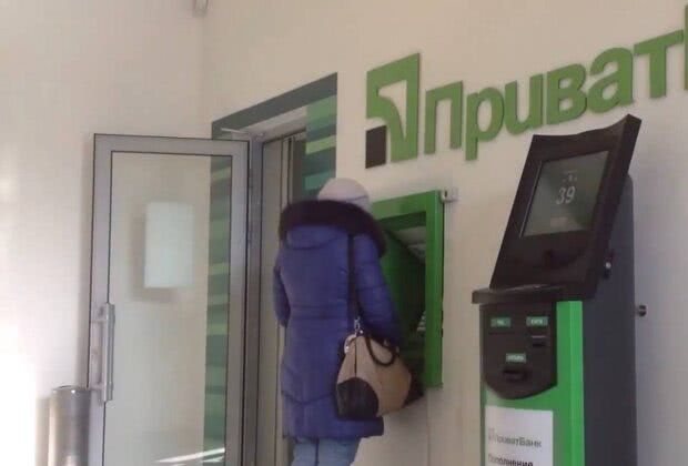 ПриватБанк начал блокировать личные счета украинцев без объяснения: "Сам себе режиссер"