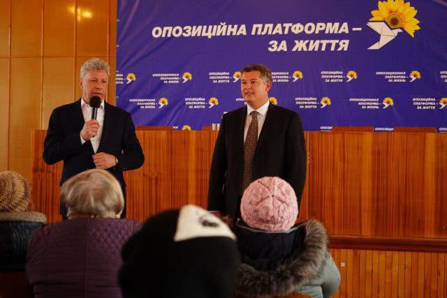 Хлань намагається звільнити Устінова