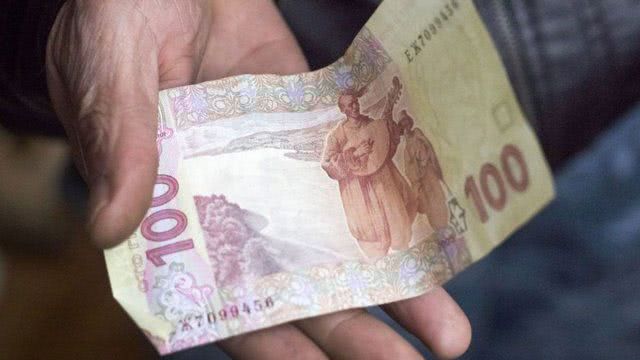 В Минсоцполитики перенесли дату повышения пенсий