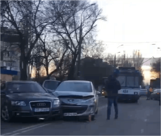 ДТП на Стретенской в Херсоне: столкнулись легковушки