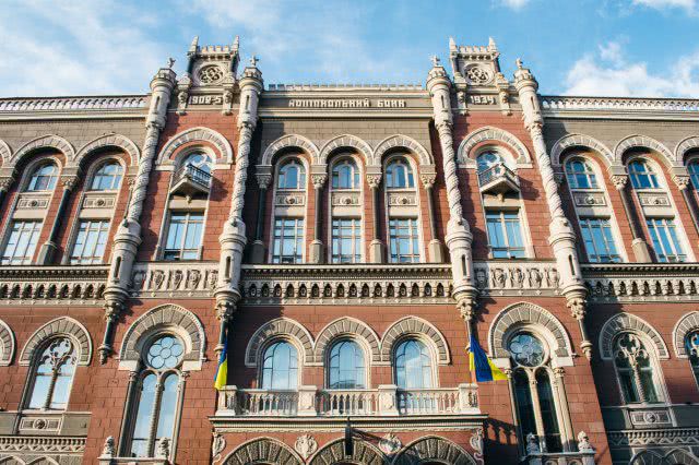 Сколько средств перечисляют трудовые мигранты в Украину — НБУ