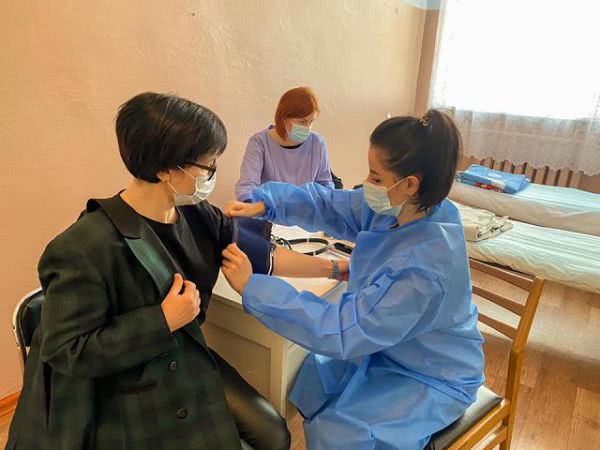 Сегодня в Каховской больнице началась вакцинация от COVID-19