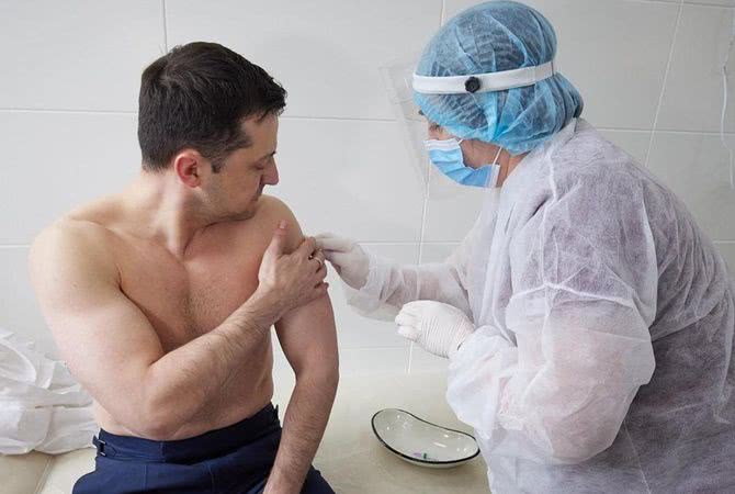 Что известно о вакцине, которой прививали Владимира Зеленского и Виктора Ляшко