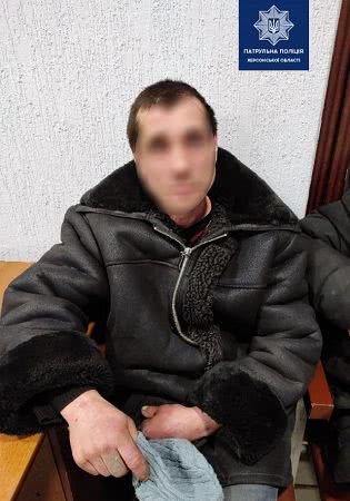 Патрульные задержали херсонца, который разыскивался за кражи