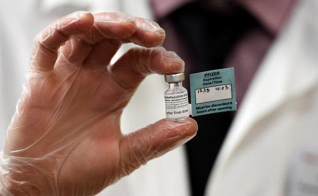 Вакцины Pfizer и Moderna эффективны на 90% - СМИ