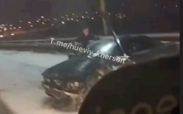 На заснеженной дороге под Херсоном лоб в лоб столкнулись легковушки