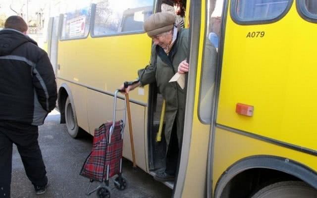 В Геническе льготники будут ездить на маршрутках без талонов