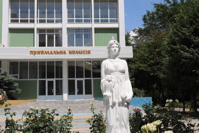 У Xepcoнcькoму дepжунiвepcитeтi cтвopили чaт для cпiлкувaння з aбiтуpiєнтaми