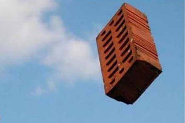 Дождь из кирпича после дождей начался в Херсоне