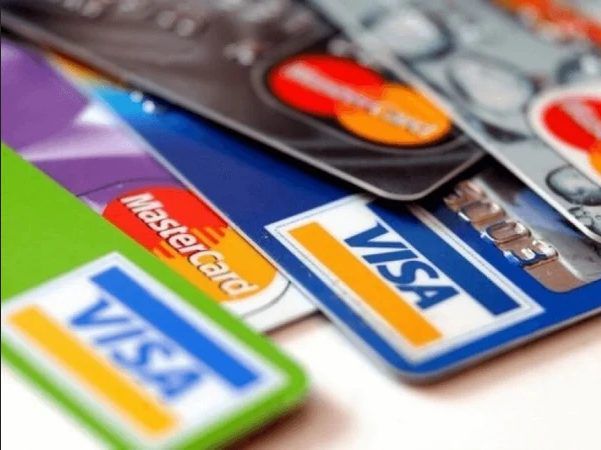 Украинцы массово отказываются от платежных карт «Приватбанк»