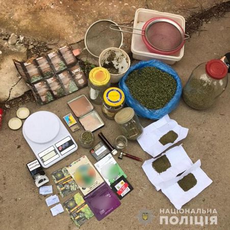 Полицейские изъяли 2 кг марихуаны у жителя Каланчакской ОТГ