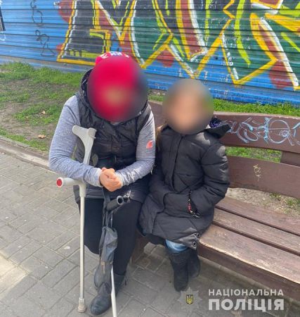 В Херсоне полицейские составили протокол на женщину, которая просила милостыню вместе с 8-летней дочерью