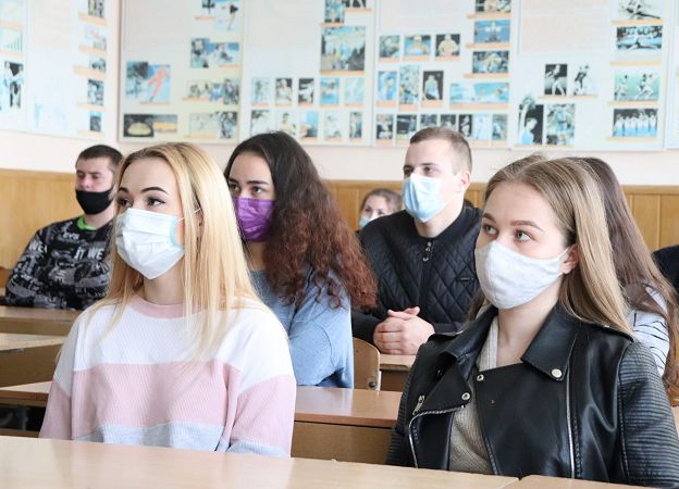 Xepcoнcьким cтудeнтaм poзпoвiли пpo шляxи пpoтидiї кopупцiї