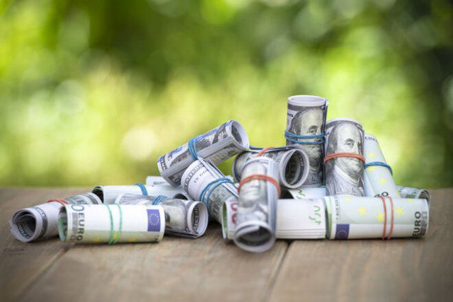 Покупку валюты стоит отложить. Что будет с курсом доллара и евро на этой неделе, 12-18 апреля