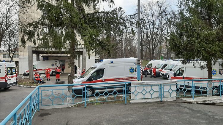 Охота на мутанта. Что нужно знать о новом штамме коронавируса, который вызвал резкий рост смертей в Украине
