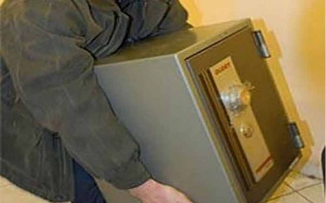 Сейф с деньгами в Херсоне похитили за несколько минут
