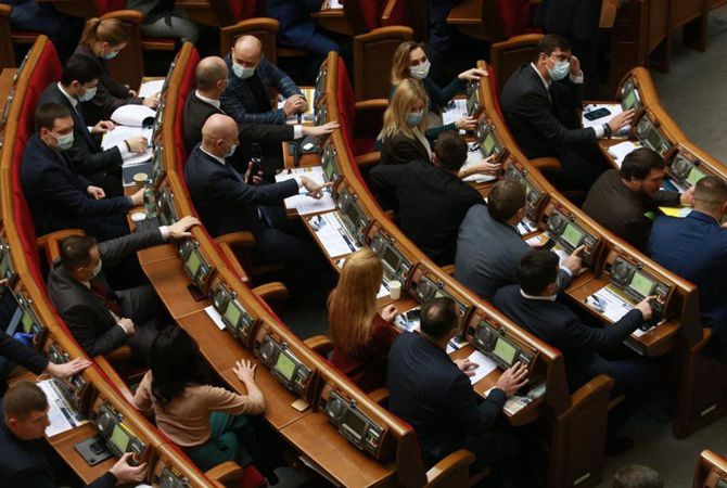 Депутаты вернут льготный тариф на свет и запретят пеню на коммуналку
