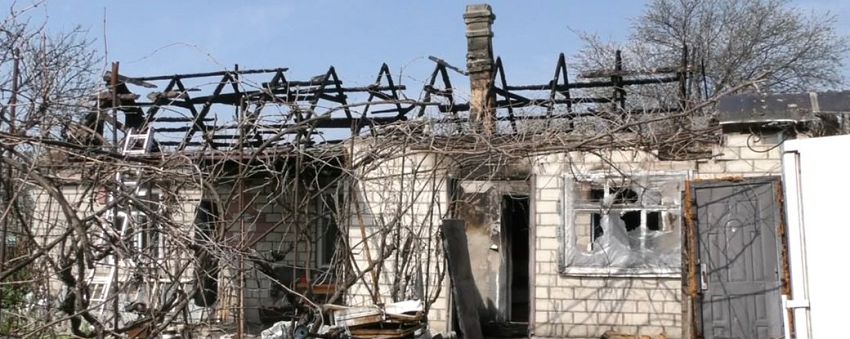 На Херсонщині ціла родина місяць без будинку: життя після пожежі