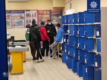 Херсонця пограбували та побили на Суворова біля супермаркету