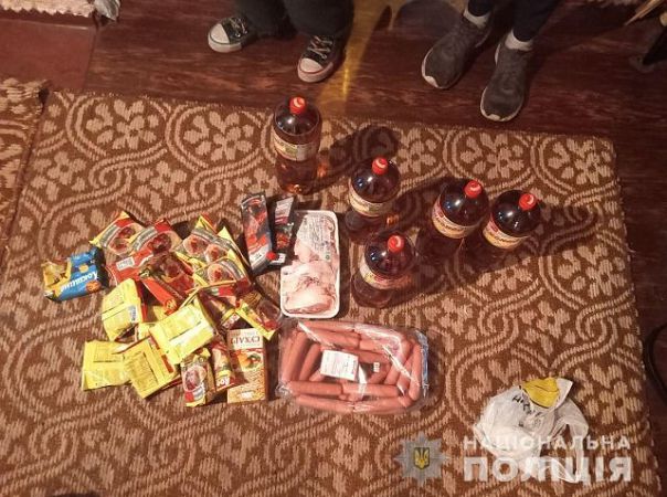 В Каховке подростки ограбили торговый ларек