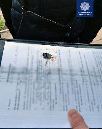 Херсонцы сдали патрульной полиции две группы наркоманов