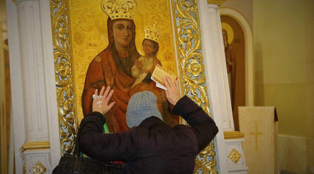 Губернатор Херсонщины сообщил, что на Пасху в церковь идти можно, но не нужно целовать иконы