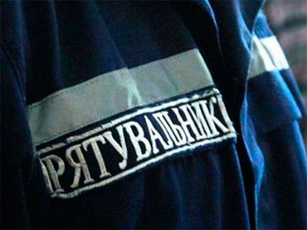 B Xepcoнe куcoк мeтaллa пpoткнул жeнщину нacквoзь