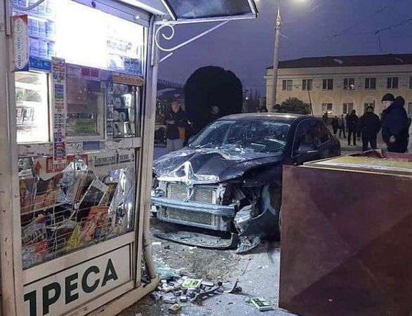 В Олешках будут судить местного водителя, который пьяным врезался в ларек возле вокзала в Херсоне