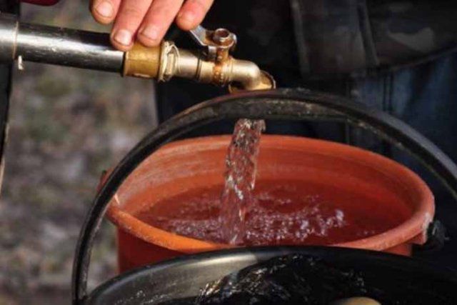 Жители села на Каховщине получают питьевую воду раз в неделю