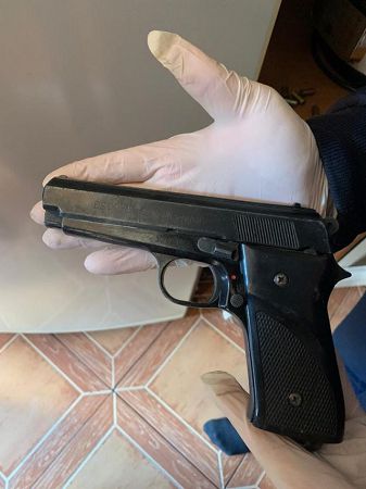 Генические полицейские изъяли у жителя района пистолет