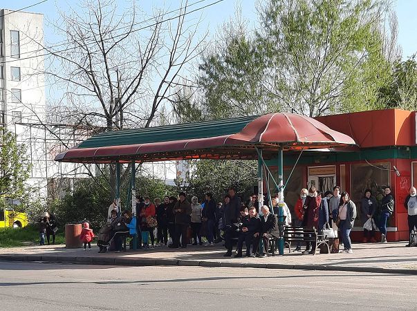 "Маршрутки-фантомы": жители Зеленовки не могут уехать домой из Херсона