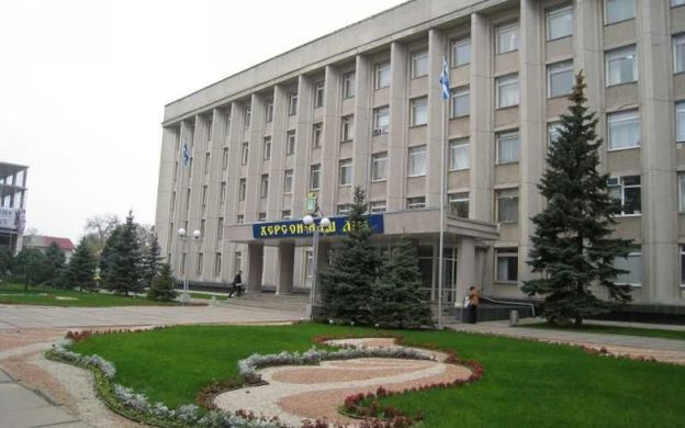 Депутаты предлагают ремонтировать здание горсовета за их счет