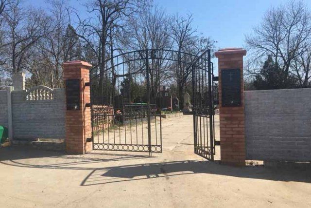 Місця останнього спочинку чепурять громади на Херсонщині