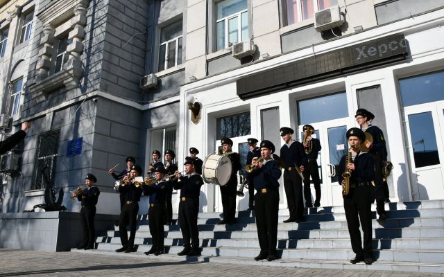 На главном корпусе Херсонской морской академии появилась цветная иллюминация