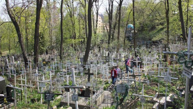 Мэра Олешек предупредили, что на кладбище нет мест для захоронений