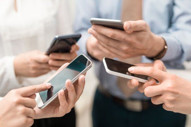 Против воров и контрабанды. В Украине хотят вернуть базу IMEI-кодов мобилок