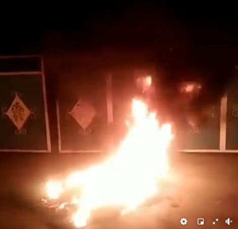 В одном  из районов Херсонщины происходит "налоговый майдан" с горящими шинами