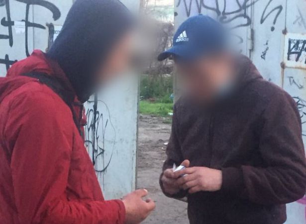 Вечером, в Херсоне гвардейцы задержали лиц с веществами похожими на "Каннабис"