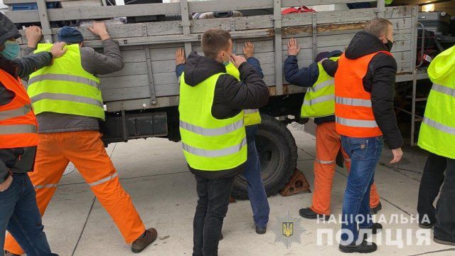 Дeлo o кpaжax в aepoпopту Xepcoнa ушлo в cуд